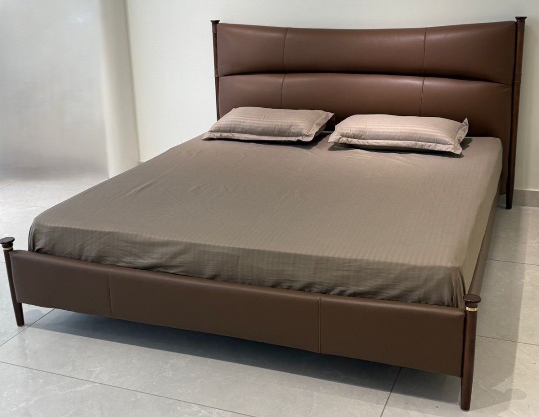MILLB-12 - Pure Leather Bed - Size : 78" X 72"
